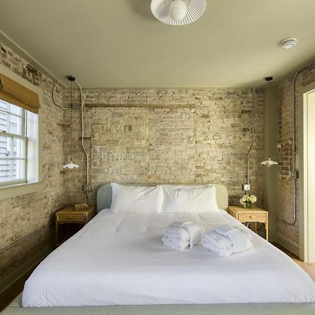 Historic B&B King Suite- Walk To King Чарльстон Экстерьер фото